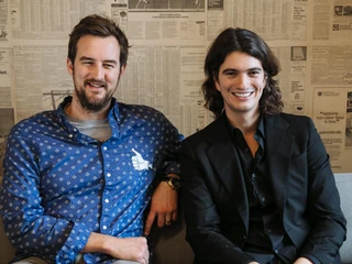 Adam Neumann (z prawej) i Miguel McKelvey (z lewej)