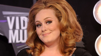Adele wyprzedziła Kazika z zespołem