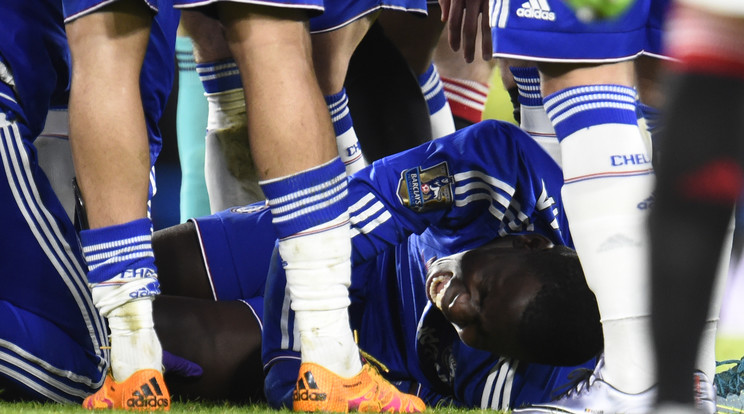 Kurt Zouma súlyosan megsérült a Manchester United ellen / Fotó: AFP