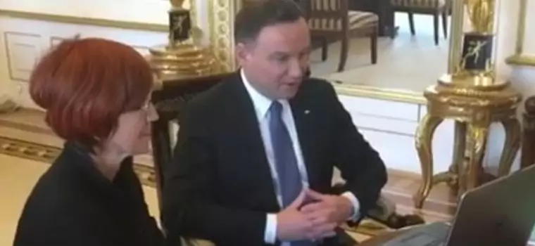 Andrzej Duda podpisuje ustawę 500+ i ujawnia tajne hasło prezydenta (wideo)