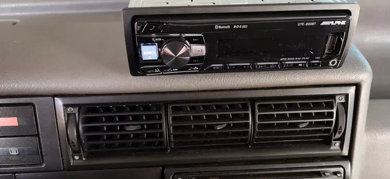 TEST: Alpine UTE-200BT – radio z USB, ale bez CD