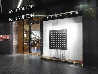 Tak wygląda salon Louis Vuitton na zewnątrz