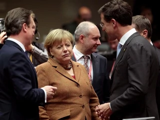 szczyt UE budz˙et Merkel Cameron Rutte