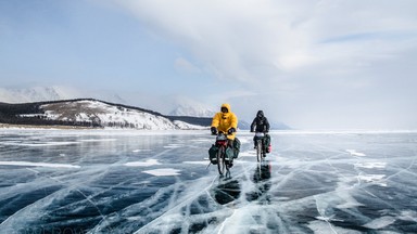 12 km w 9 godzin, czyli rowerem po zamarzniętym jeziorze - fragment książki "Po Bajkale" Jakuba Rybickiego