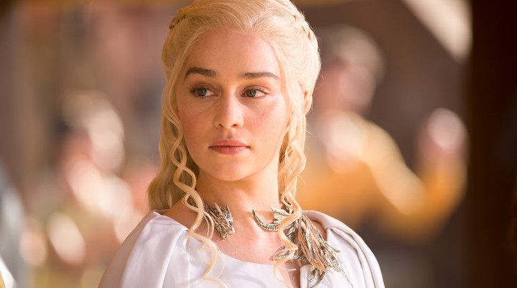 Emilia Clarke alakítását a szakma is elismeri (Fotó HBO)