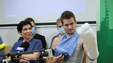 Krakowscy lekarze przyszyli mu rękę. 21-latek wychodzi ze szpitala