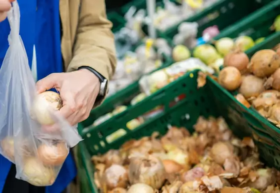 Francja z zakazem pakowania warzyw i owoców w plastik. W Polsce pojawił się podobny pomysł