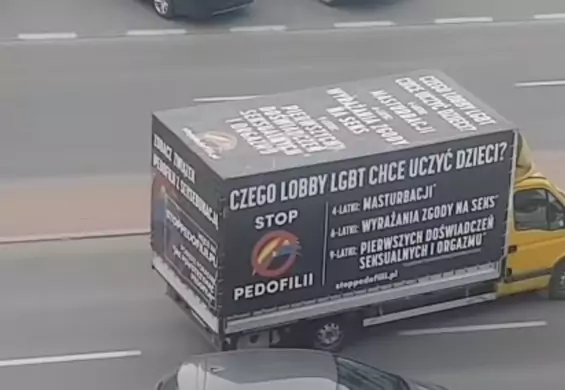 Policja chroni furgonetkę anty-LGBT? "To nie eskorta, to monitorowanie trasy"