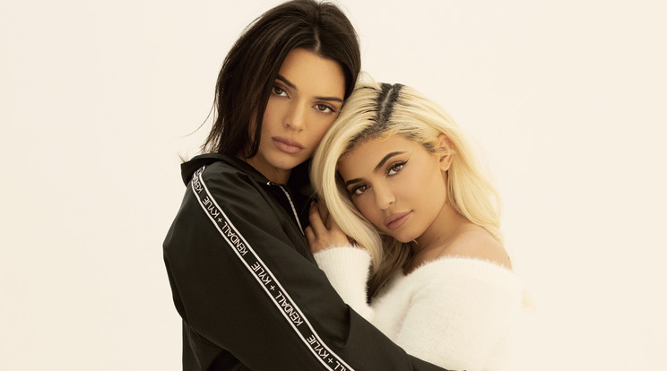 Kendall és Kylie Jennerrel / Fotó: Deichmann