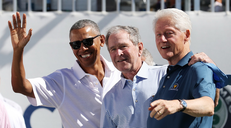 Obama, Bush és Clinton egy golfversenyen tűnt fel. Trump h­iányzott a bandából, de ő úgyis támadta Obamát a golf miatt / Fotó: Getty Images