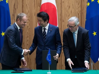  Donald Tusk, Shinzō Abe i Jean Claude Juncker po podpisaniu umowy. Tokio, 17 lipca 2018 r.