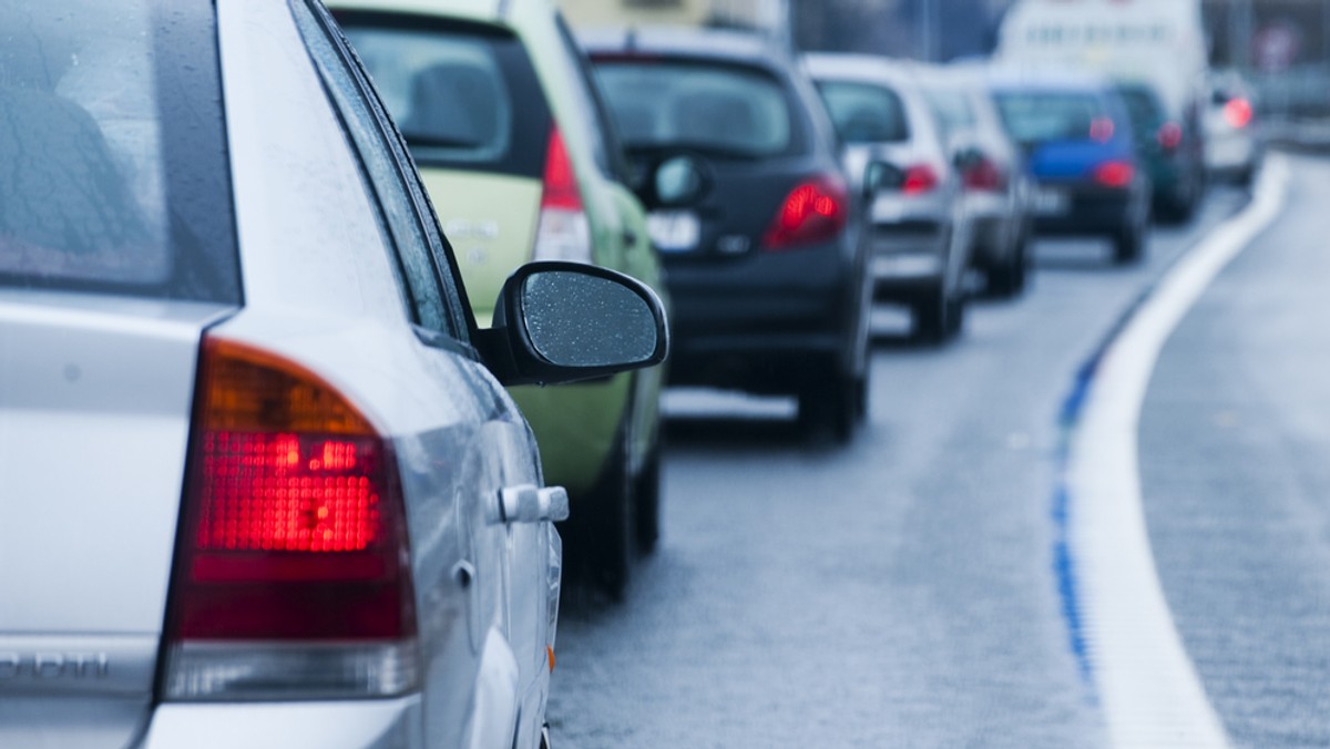 Do godz. 15 mogą potrwać utrudnienia na autostradzie A4. Na wysokości Bratkowic dachował kierowca peugeota.