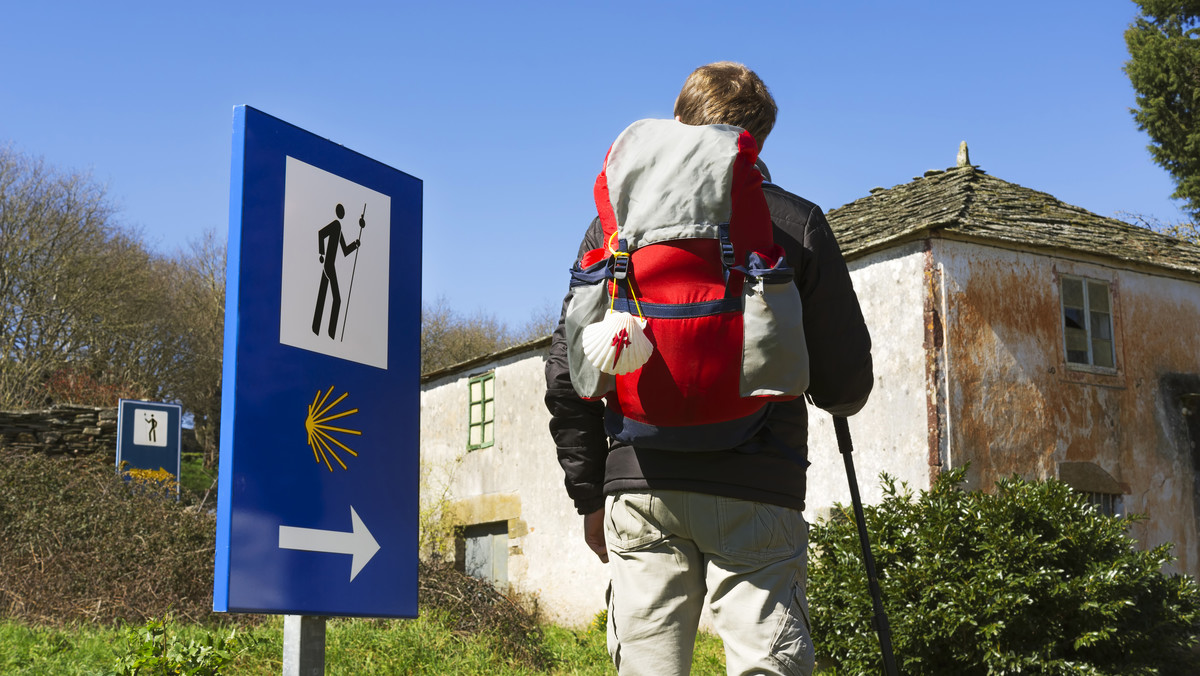 Droga św. Jakuba, często występująca pod nazwą Camino de Santiago to szlak pielgrzymkowy do katedry w hiszpańskim mieście Santiago de Compostella. Według tradycji został tam pochowany św. Jakub Apostoł, który w 43 lub w 44 roku zginął śmiercią męczeńską. Przez wieki Santiago było co do znaczenia trzecim po Jerozolimie i Rzymie celem pielgrzymek. Pierwszy pątnik przybył tutaj w 950 roku. Do grobu św. Jakuba pielgrzymowali m.in. Karol Wielki, św. Franciszek z Asyżu i św. Ignacy Loyola. Oznaczone muszlą szlaki pątnicze przecinają również Polskę.