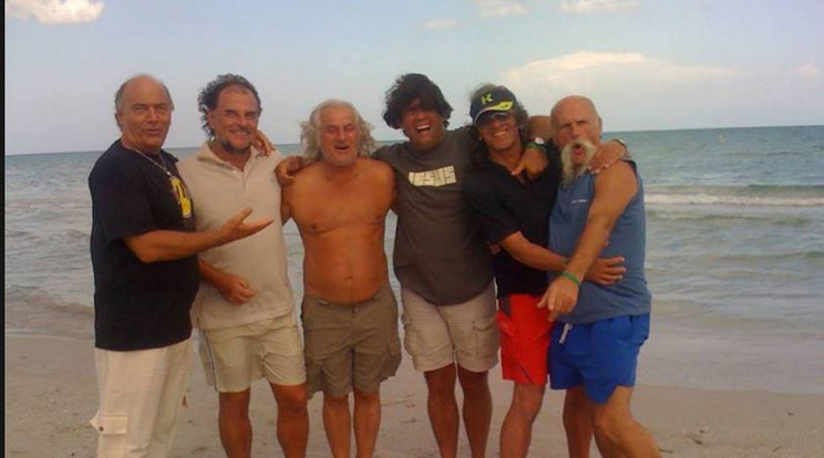 A banda tagjai imádják egymást, a tengerparton is együtt
lazítanak /Fotó: Szigeti Feri
