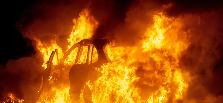 Pożar samochodu: gasić czy uciekać?