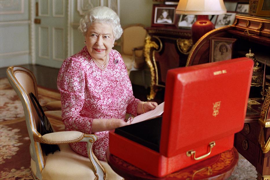 A királynő nem szereti
túlfizetni alkalmazottait, de persze őt szolgálni kiváltság /Fotó: Getty Images