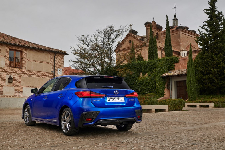 Lexus CT - pierwszy luksusowy hatchback z napędem hybrydowym