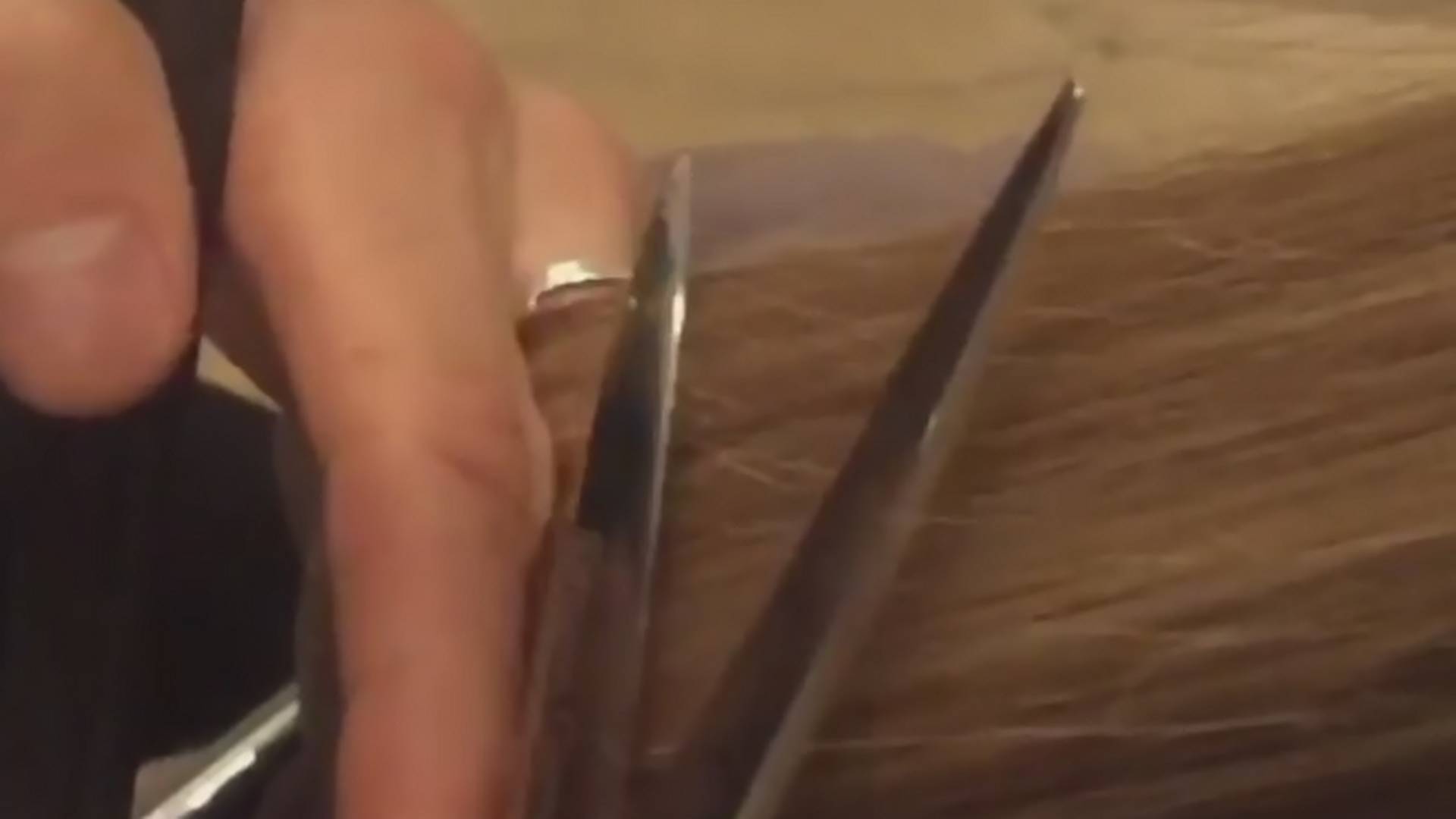 Nova tehnika šišanja: Kosa kao nova, a ne gubi se ni centimetar dužine