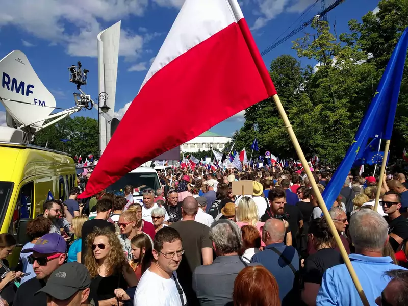 Pod Sejmem zebrało się kilka tysięcy osób