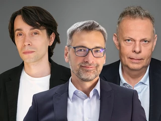 Od lewej: Robert Latoś, malarz i CEO Well of Art, twórca aplikacji Glaze, Filip Czerwiński, prezes DSV Road Polska oraz Jan Kornblit, CEO i założyciel firmy executive search Kornblit & Partners