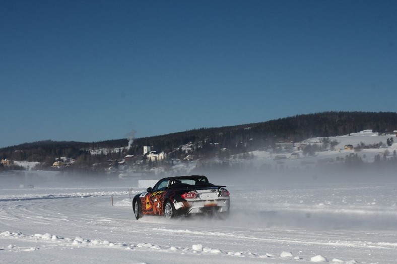 Emocjonujący finisz wyścigu Mazda MX-5 Ice Race