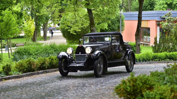 Veterán autócsodák a IV. Balatonfüred Concours d'Elegance felvonuláson