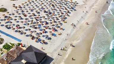 Lazurowa woda, piaszczyste plaże i gwarancja dobrej pogody — spędź urlop w Tunezji