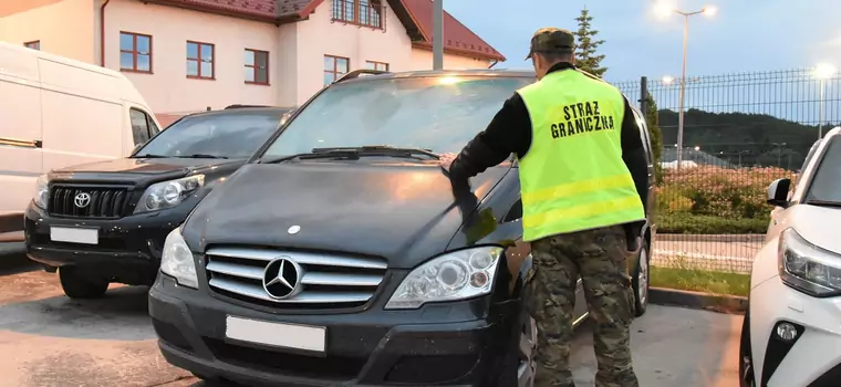 Strażnicy graniczni przerwali podróż Mercedesem do Ukrainy. Mieli nosa