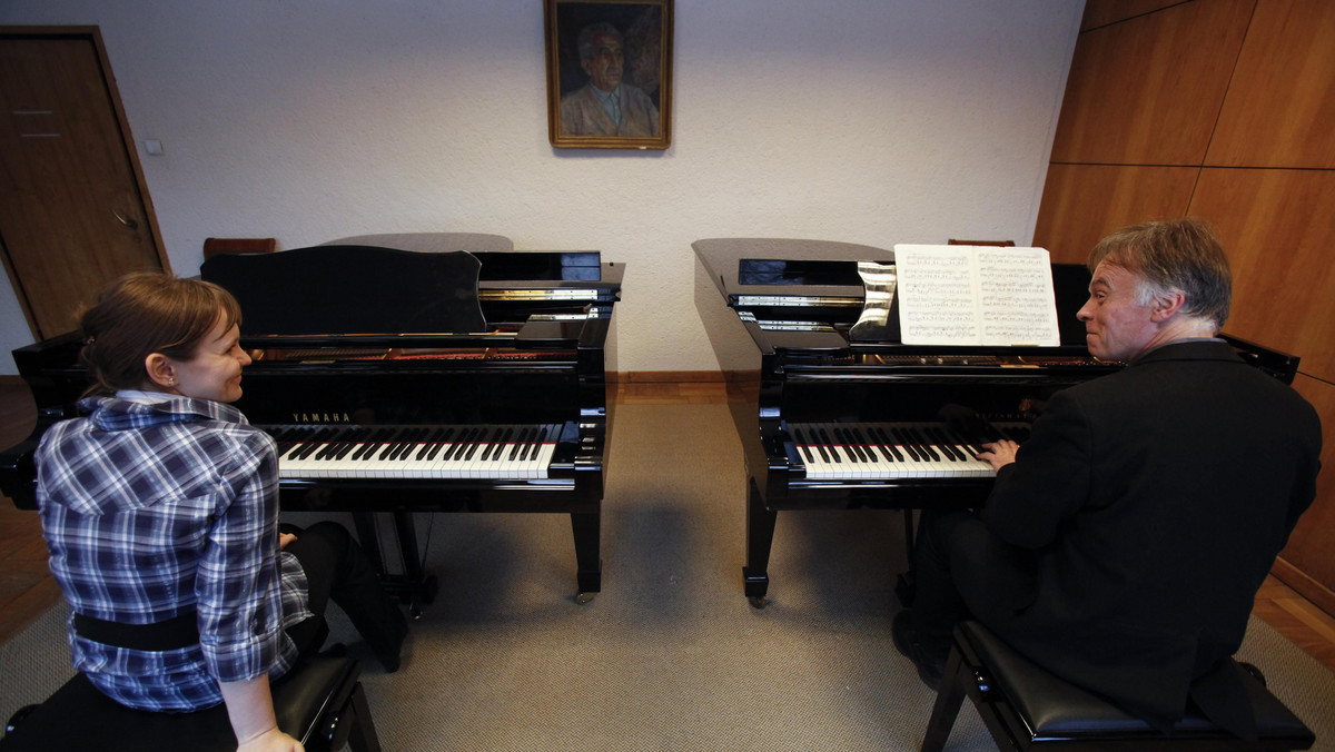 31 szkół muzycznych, m.in. w Siemiatyczach, Jastrzębiu-Zdroju, Mielcu i Kozienicach, otrzyma dofinansowanie ze środków ministra kultury na zakup fortepianów w ramach rozstrzygniętego w czwartek programu "Fortepian dla szkoły".