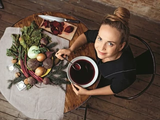 Marta Dymek, autorka książek kucharskich z serii Jadłonomia, kultywuje świąteczne tradycje w wegańskim wydaniu
