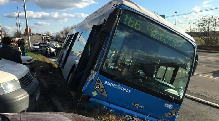 Erősen megdőlt a 166-os / Fotó: olvasó