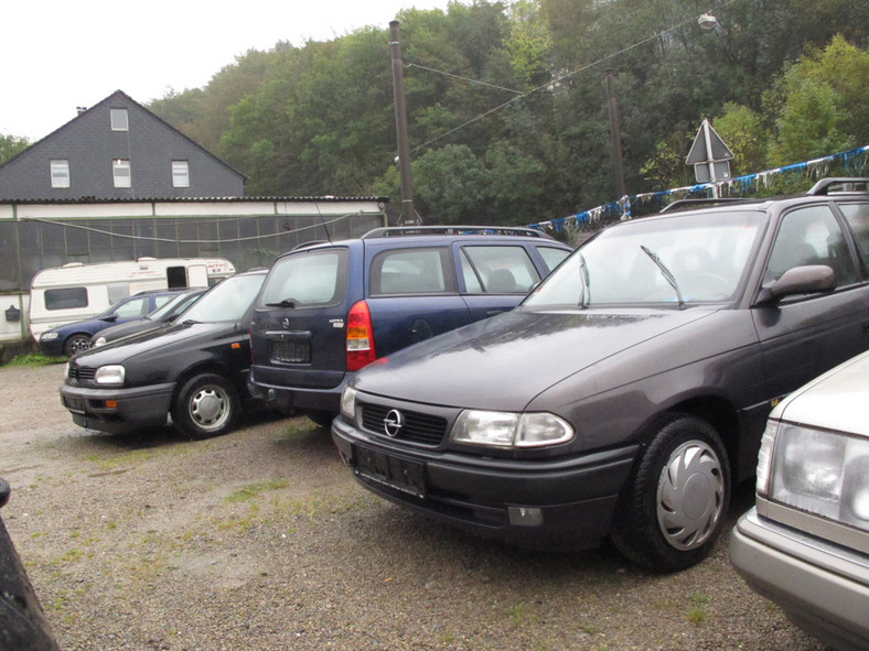 Czy warto jechać po auto do Niemiec? Może w Polsce jest taniej