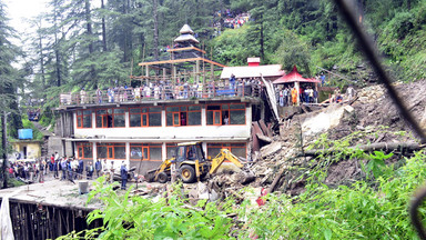 Co najmniej 49 osób zginęło w wyniku osunięć ziemi w Himalajach