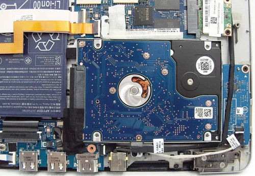 Ultrabooki, które mają tradycyjny dysk , na potrzeby szybkiego wybudzania systemu mają dodatkową pamięć SSD