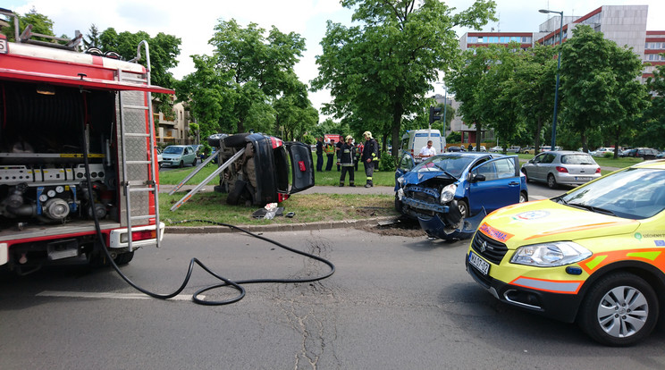 Hatalmas baleset történt a Róna utcában / Fotó: olvasó-riporter