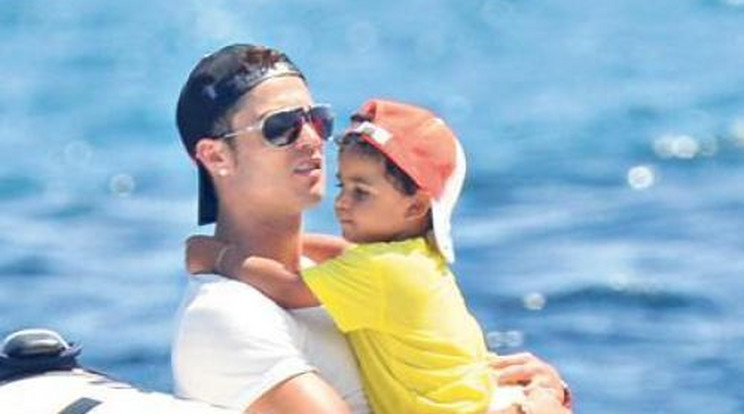Anyja haláláról hazudott kisfiának Ronaldo