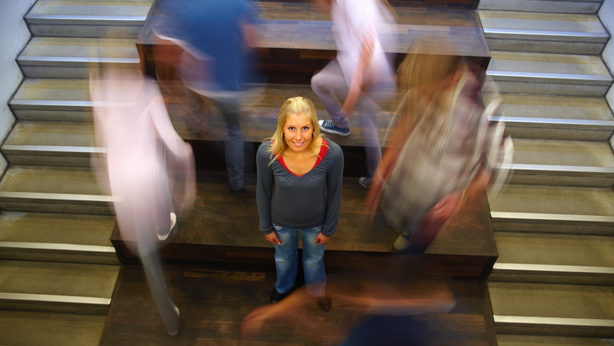 Do gabinetu weszła jako przygnębiona studentka, wyszła z niego z plikiem recept i przekonaniem, że jest psychicznie chora. Dziś Katherine Sharpe zastanawia się, czy środki antydepresyjne w ogóle były jej potrzebne.