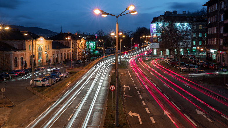 Kiedy można zawracać na skrzyżowaniu? Nie zawsze oczywiste znaki