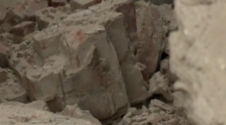 A 12 éves gyerekre egy másfél tonnás betontömb zuhant / Fotó: RTL Klub