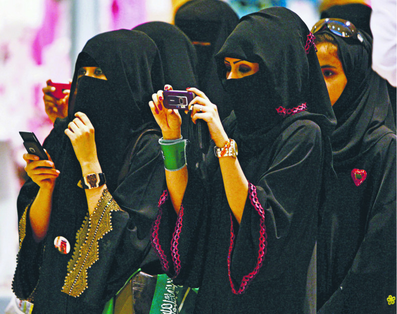 Według saudyjskiego urzędu statystyki i informacji od 2010 r. liczba pracujących kobiet wzrosła o 48 proc.
