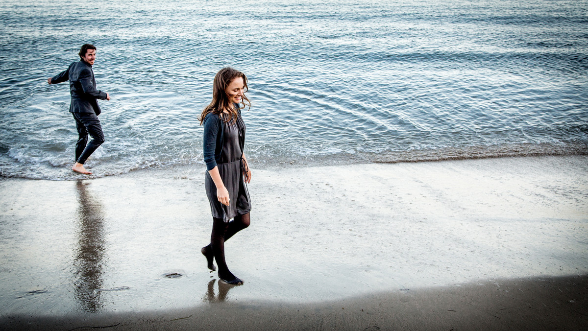 Zaprezentowano pierwsze zdjęcie z najnowszego filmu Terrence’a Malicka pt. "Knight of Cups". W rolach głównych zobaczymy Natalie Portman, Cate Blanchett i Christiana Bale’a. Film jest obecnie w fazie postprodukcji.