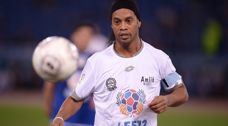 Ronaldinho levelet írt önmagának / Fotó: AFP