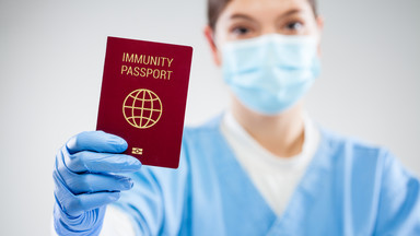 "Paszporty szczepień" w UE jeszcze przed wakacjami?