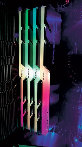 W poradniku użyto 32 GB pamięci RAM DDR4 od G.Skill. To model Trident Z RGB z oświetleniem LED, które świeci na 16,7 mln kolorów!
