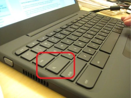 Netbook Google'a - CR-48 zamiast klawisza Caps Lock ma przycisk wyszukiwarki. Czy inni producenci sprzętu również będą chcieli pozbyć się wspomnianego klawisza?