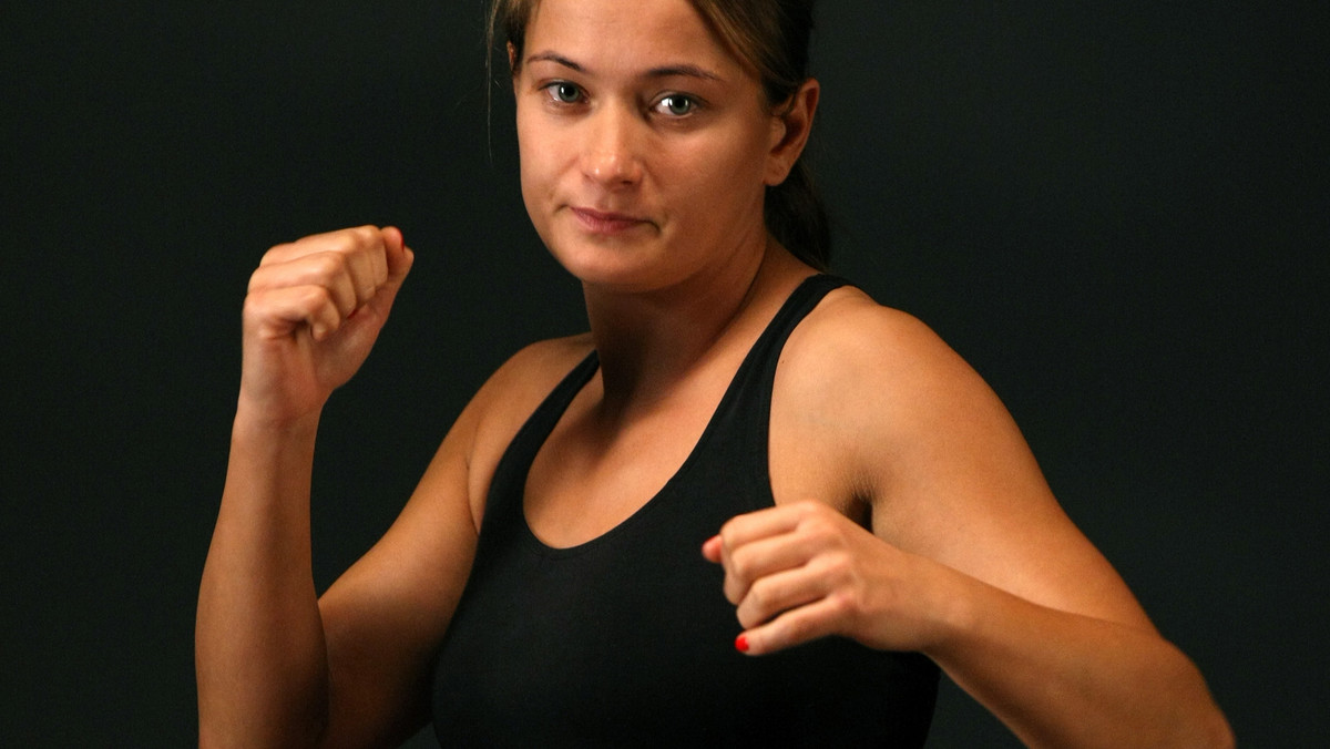 Karolina Kowalkiewicz wygrała przez poddanie z Martą Chojnoską w walce o mistrzowski pas federacji KSW podczas gali KSW23 w gdańsko-sopockiej Ergo Arenie. Starcie rozstrzygnęło się już w pierwszej rundzie.