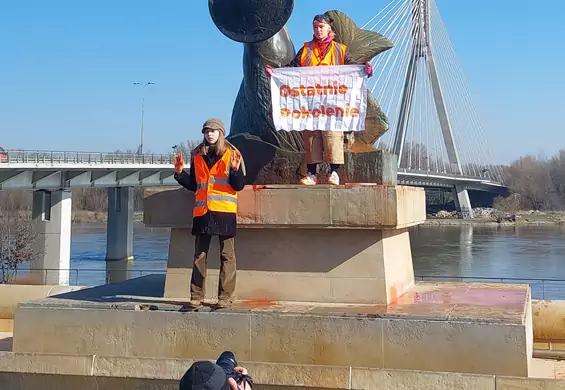 Aktywistki oblały Syrenkę pomarańczową farbą. To protest klimatyczny