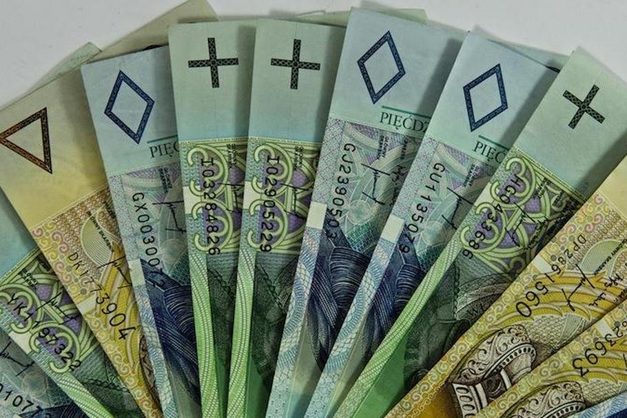 pieniądze banknoty złoty