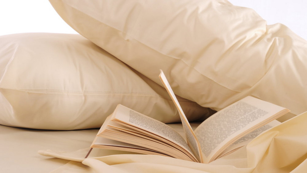 W dzisiejszych czasach niewielu ludzi znajduje czas na czytanie. Okazuje się jednak, że z czytania, szczególnie tuż przed snem, można czerpać zaskakujące korzyści.