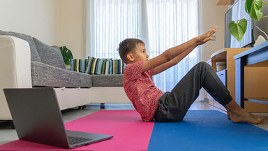 Ćwiczenia dla dzieci w domu – dlaczego warto do nich zachęcać?